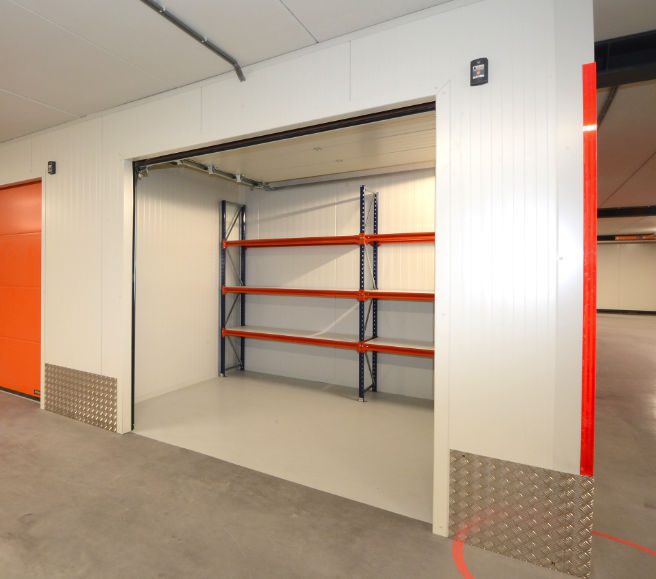 kerstspullen opbergen, een garagebox is de oplossing